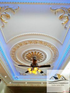 Mâm trần thạch cao đắp hoa văn nổi với đèn LED viền