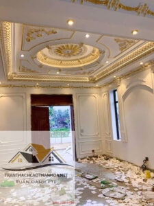 Phào chỉ thạch cao tân cổ điển ốp quanh khung cửa
